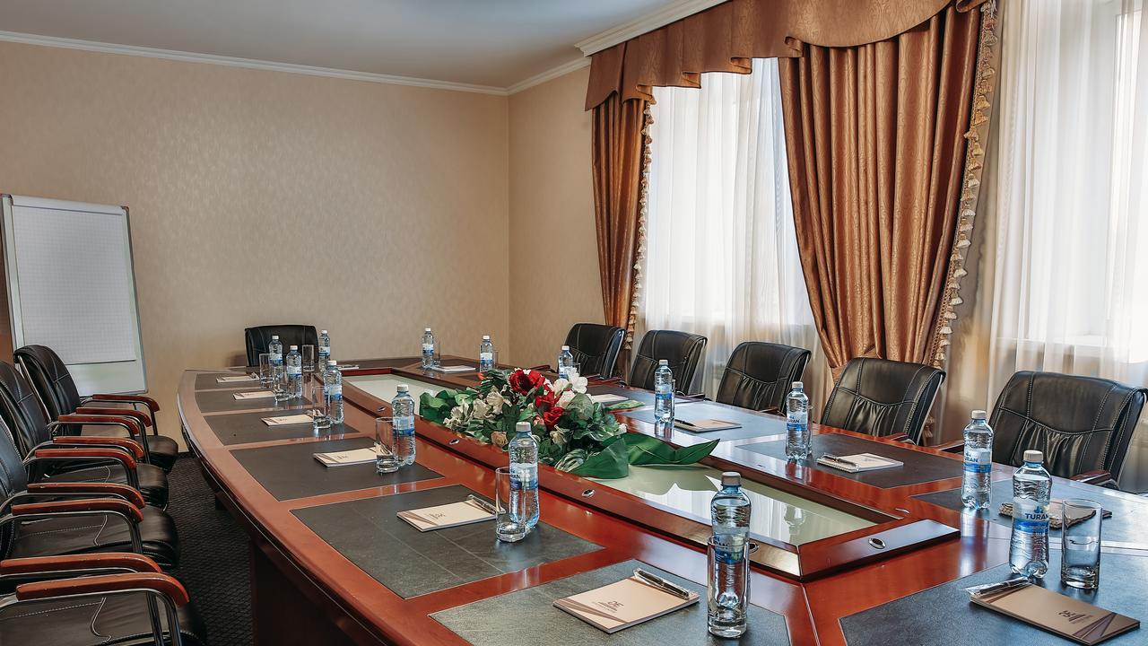 Hotel Goldman Empire Astana Exterior foto